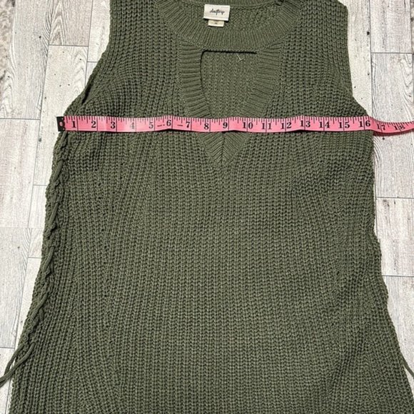 Daytrip green sweater tank front new and never worn! - Picture 4 of 9